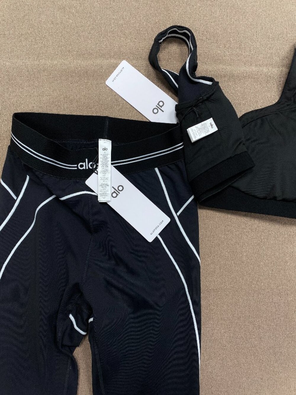💖ALO Yoga Airbrush Matching Set| Black/White Bra&High-Waist Leggings|Limited - Picture 6 of 12
